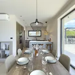Villa Issa By Kompas
