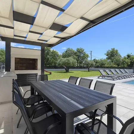 빌라 Issa By Kompas Orbanići