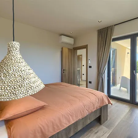 Issa By Kompas * Orbanići