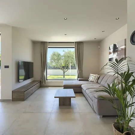 Issa By Kompas * Orbanići