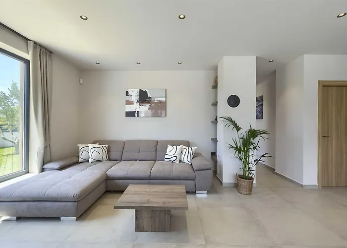 Villa Issa By Kompas
